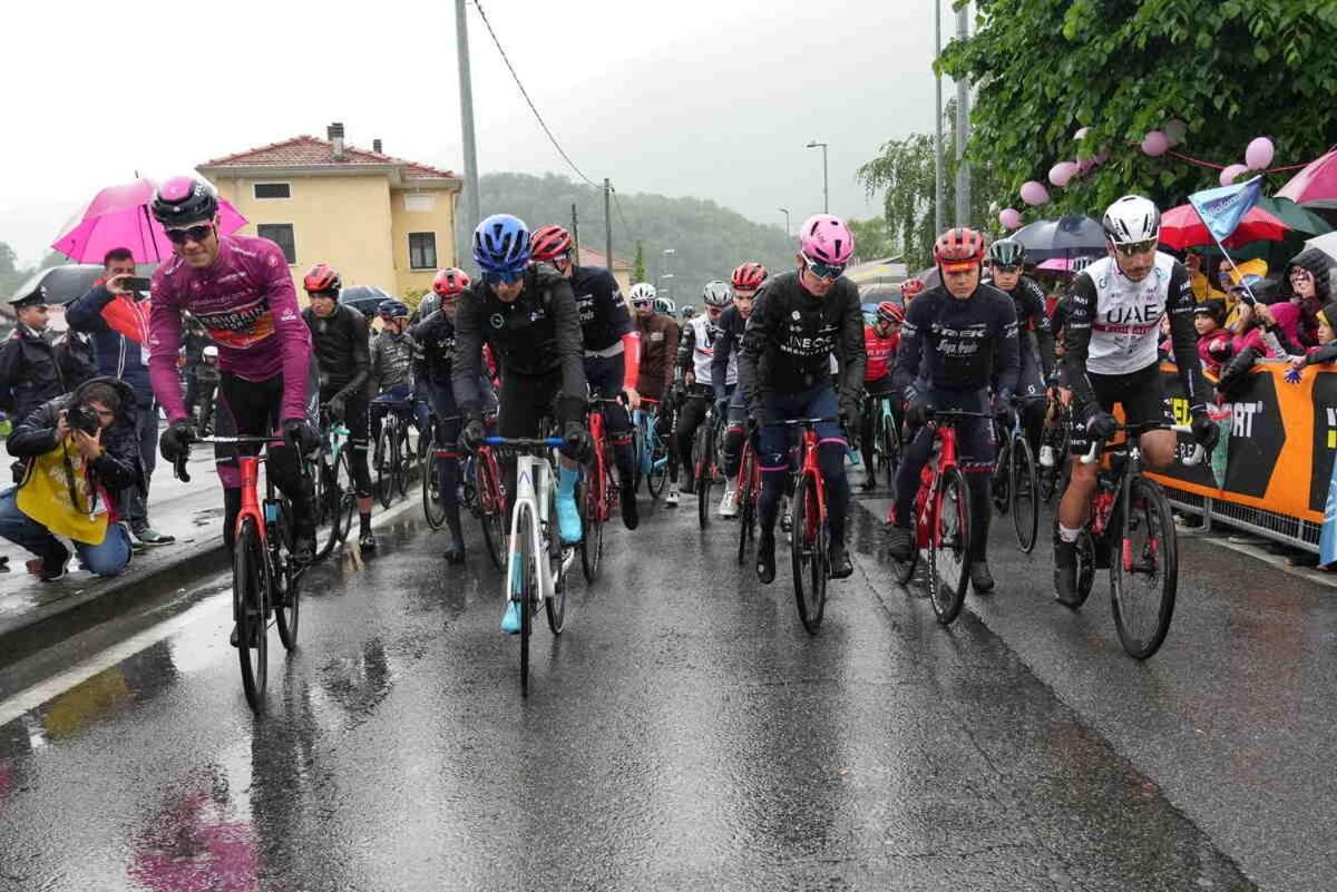 Hotel Asd -Sport E Giovani Borgofranco d'Ivrea Exterior foto